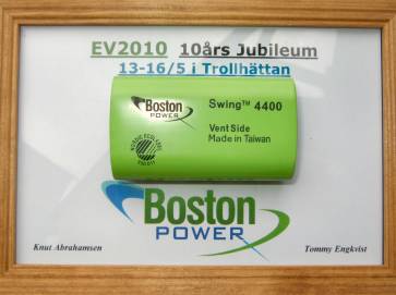 Plakett med hlsning frn Boston Power