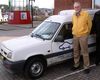 Stig med sin Renault Express El